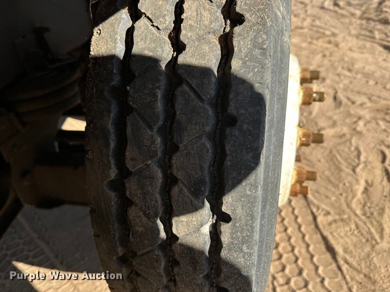 image for item DW4341 2004 International 5500i ready mix truck