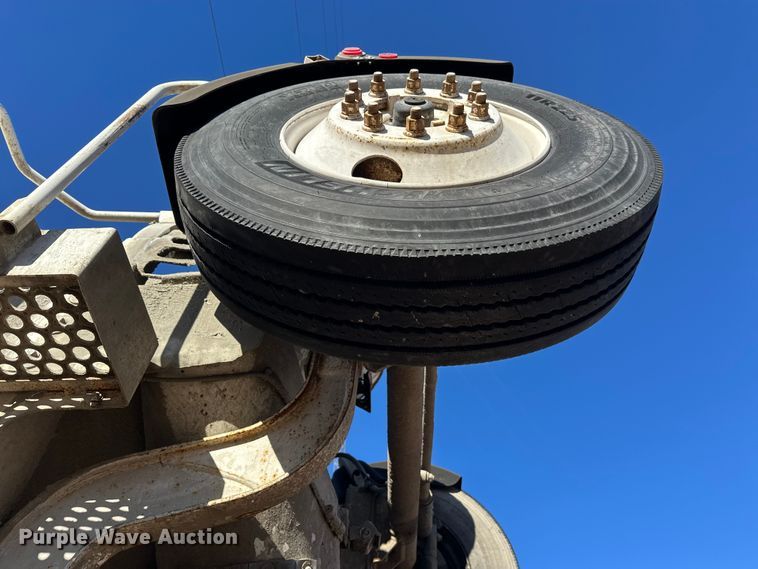 image for item DW4341 2004 International 5500i ready mix truck