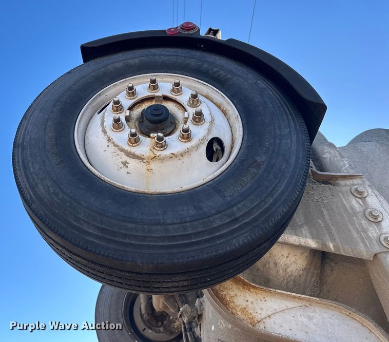 image for item DW4341 2004 International 5500i ready mix truck