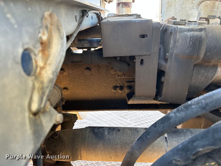 image for item DW4342 2002 International 5500i ready mix truck