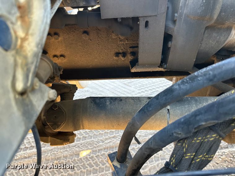 image for item DW4342 2002 International 5500i ready mix truck