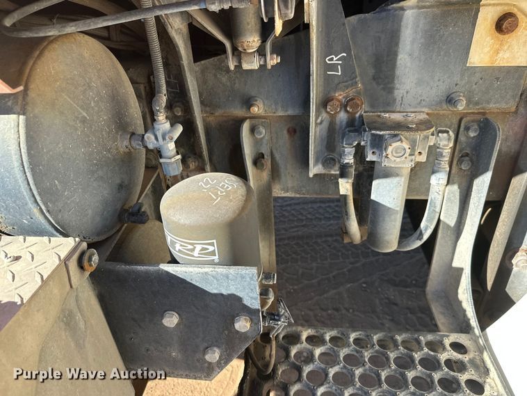 image for item DW4342 2002 International 5500i ready mix truck