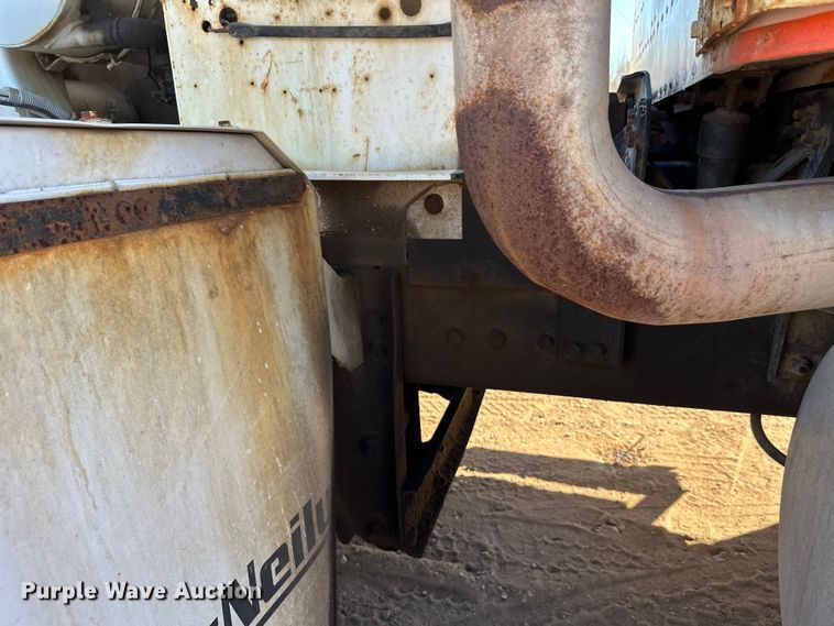 image for item DW4342 2002 International 5500i ready mix truck