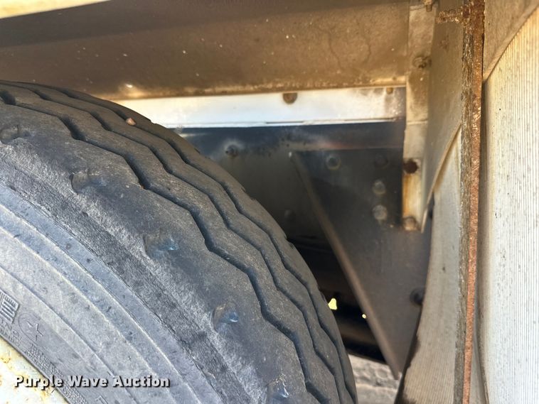 image for item DW4342 2002 International 5500i ready mix truck