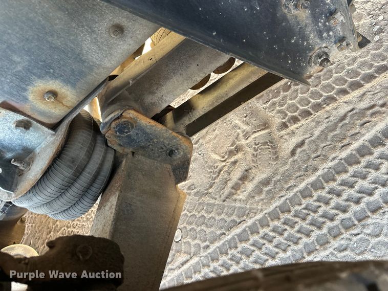 image for item DW4342 2002 International 5500i ready mix truck