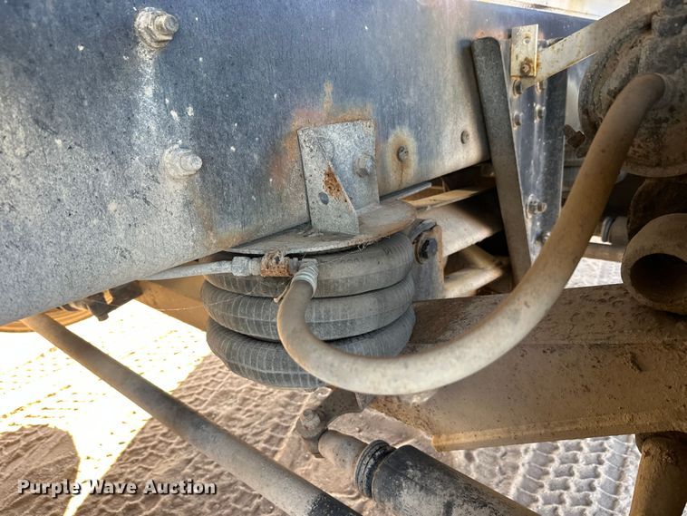 image for item DW4342 2002 International 5500i ready mix truck