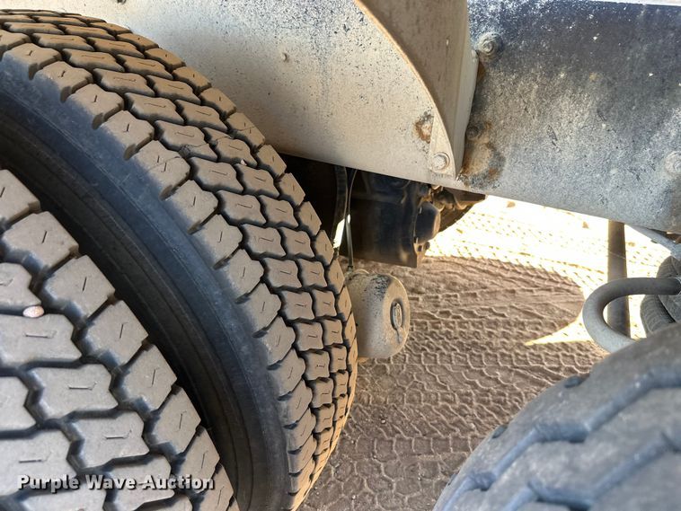 image for item DW4342 2002 International 5500i ready mix truck