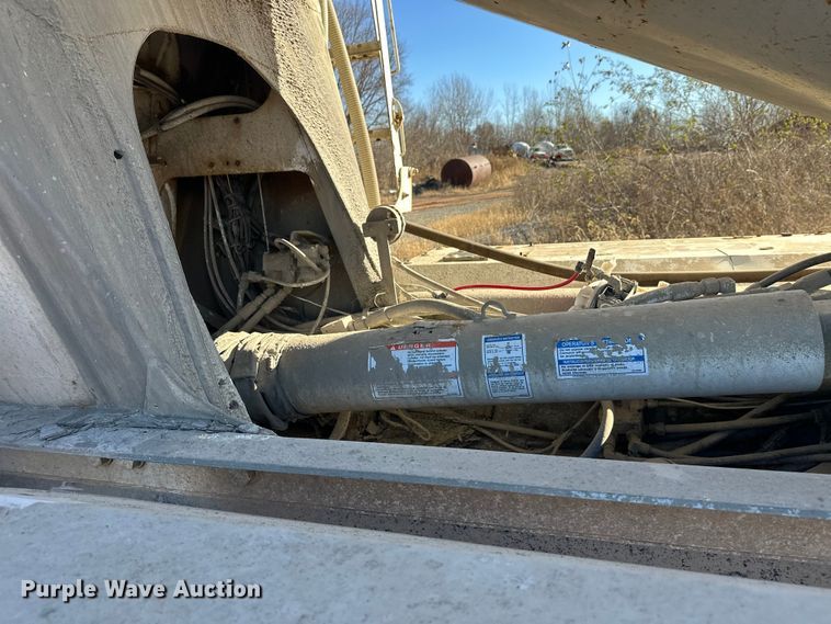 image for item DW4342 2002 International 5500i ready mix truck