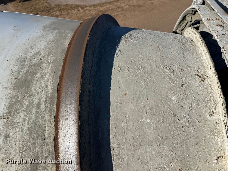 image for item DW4342 2002 International 5500i ready mix truck