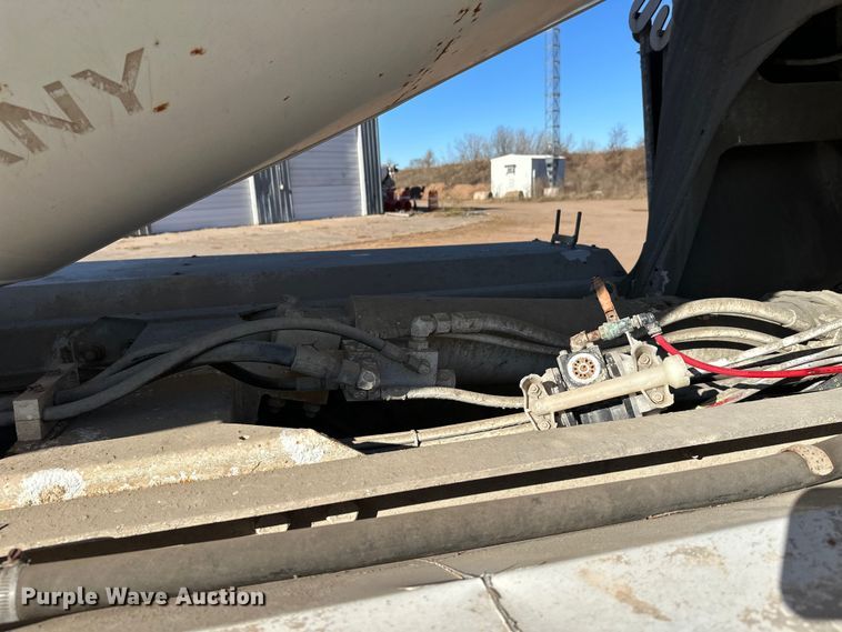 image for item DW4342 2002 International 5500i ready mix truck