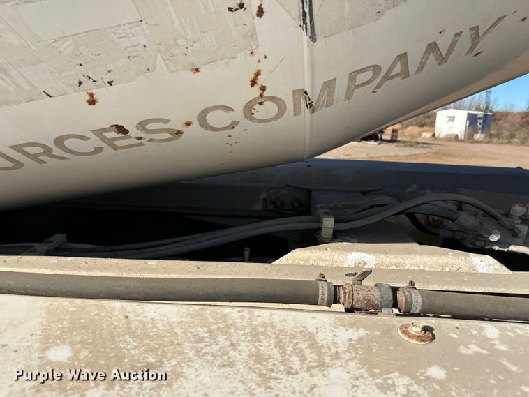 image for item DW4342 2002 International 5500i ready mix truck