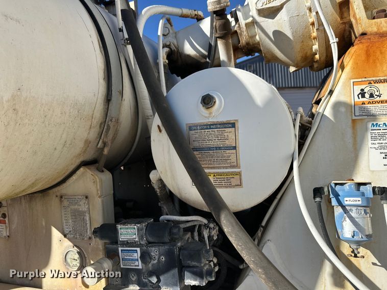 image for item DW4342 2002 International 5500i ready mix truck