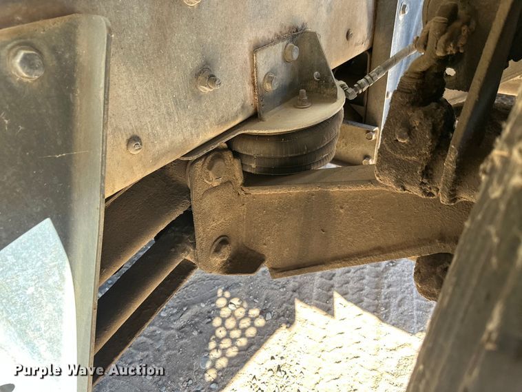 image for item DW4342 2002 International 5500i ready mix truck