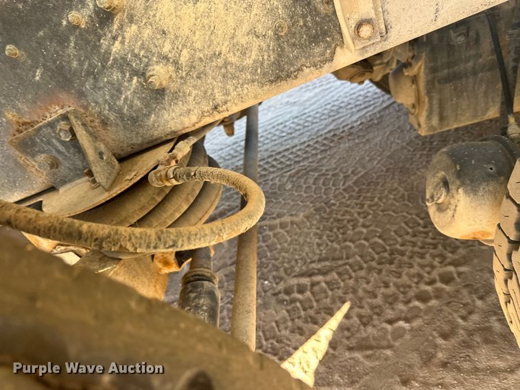 image for item DW4342 2002 International 5500i ready mix truck