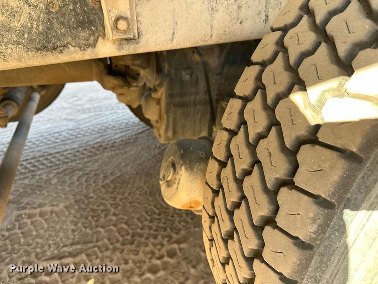 image for item DW4342 2002 International 5500i ready mix truck