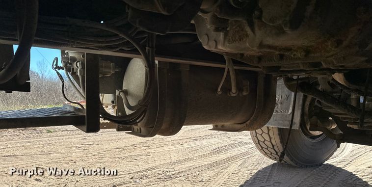 image for item DW4342 2002 International 5500i ready mix truck