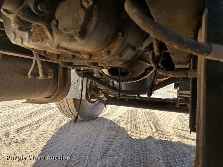 image for item DW4342 2002 International 5500i ready mix truck