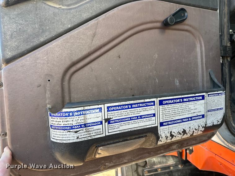 image for item DW4342 2002 International 5500i ready mix truck