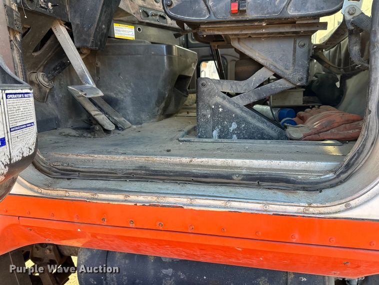 image for item DW4342 2002 International 5500i ready mix truck