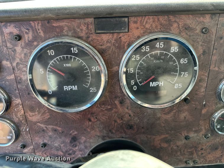 image for item DW4342 2002 International 5500i ready mix truck