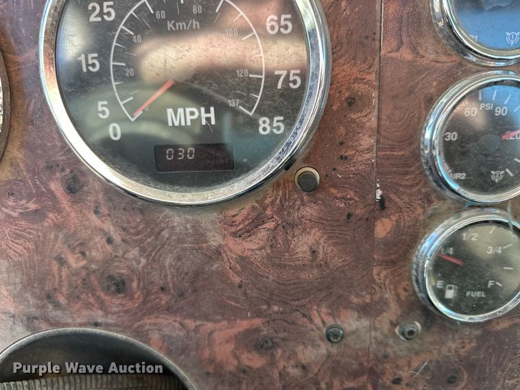 image for item DW4342 2002 International 5500i ready mix truck