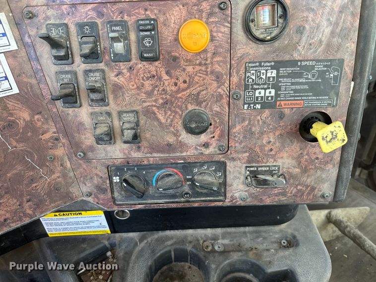 image for item DW4342 2002 International 5500i ready mix truck