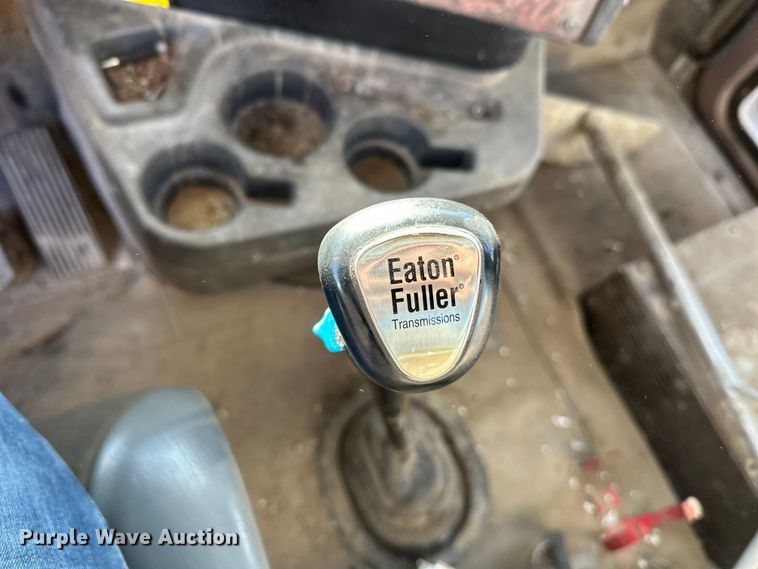 image for item DW4342 2002 International 5500i ready mix truck