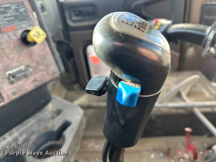 image for item DW4342 2002 International 5500i ready mix truck