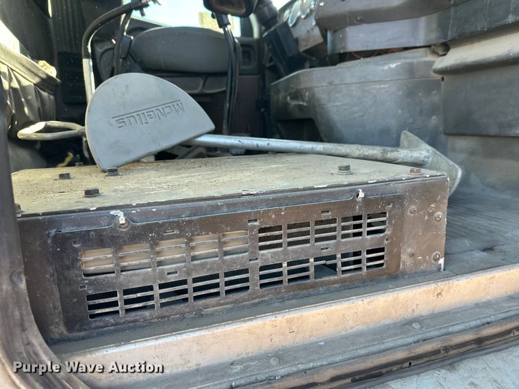 image for item DW4342 2002 International 5500i ready mix truck