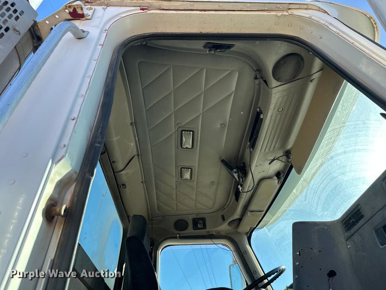 image for item DW4342 2002 International 5500i ready mix truck