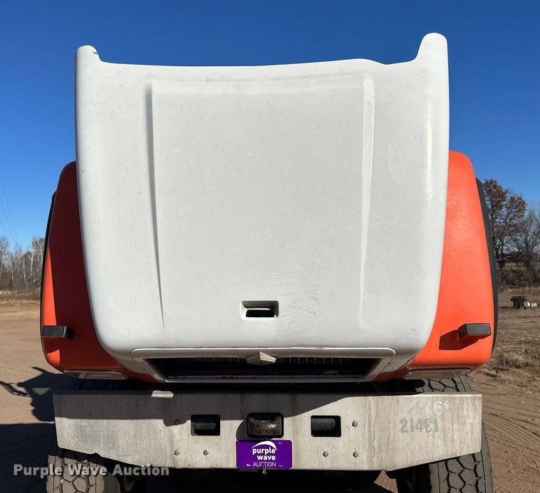 image for item DW4342 2002 International 5500i ready mix truck