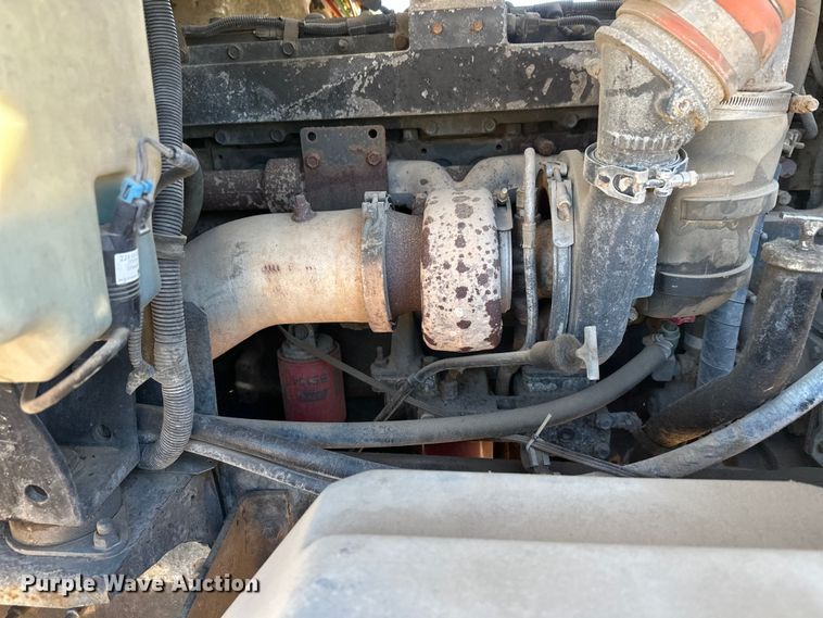 image for item DW4342 2002 International 5500i ready mix truck