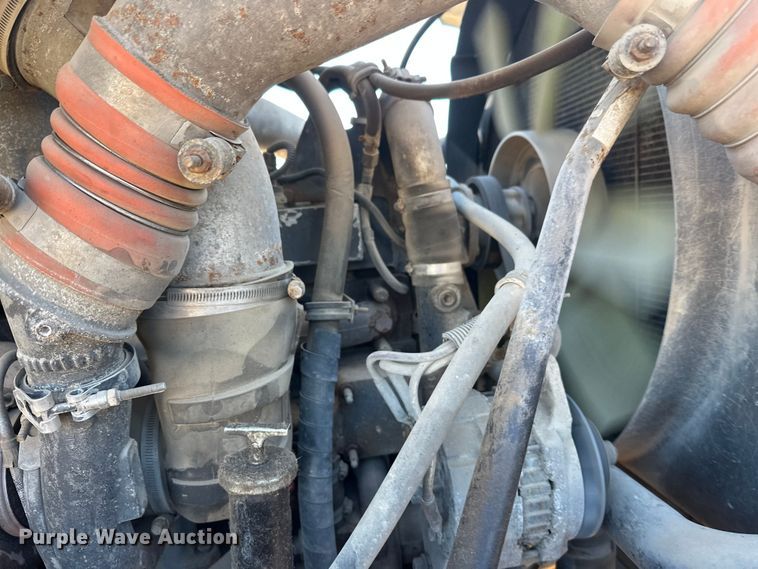 image for item DW4342 2002 International 5500i ready mix truck