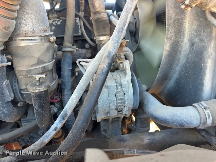 image for item DW4342 2002 International 5500i ready mix truck