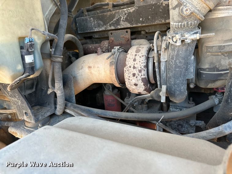 image for item DW4342 2002 International 5500i ready mix truck