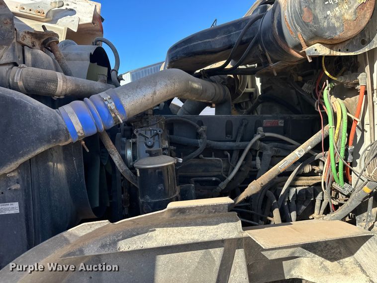 image for item DW4342 2002 International 5500i ready mix truck