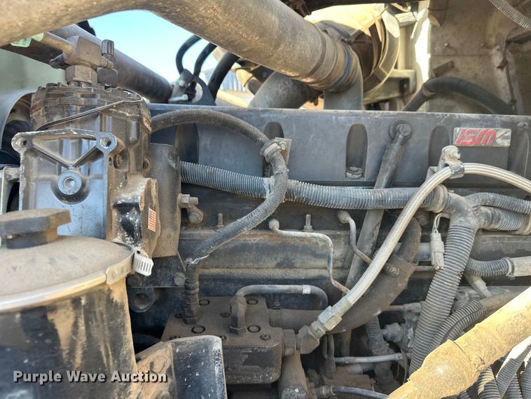 image for item DW4342 2002 International 5500i ready mix truck