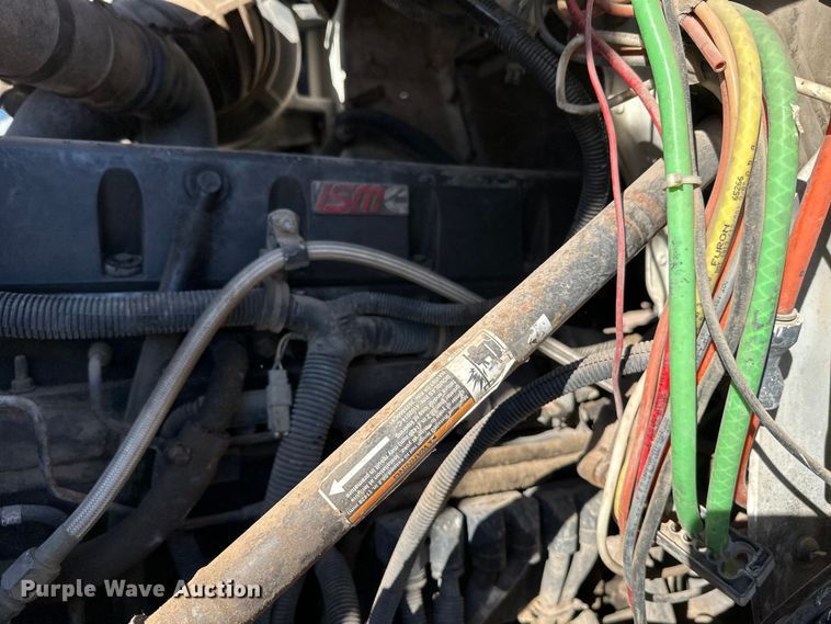 image for item DW4342 2002 International 5500i ready mix truck