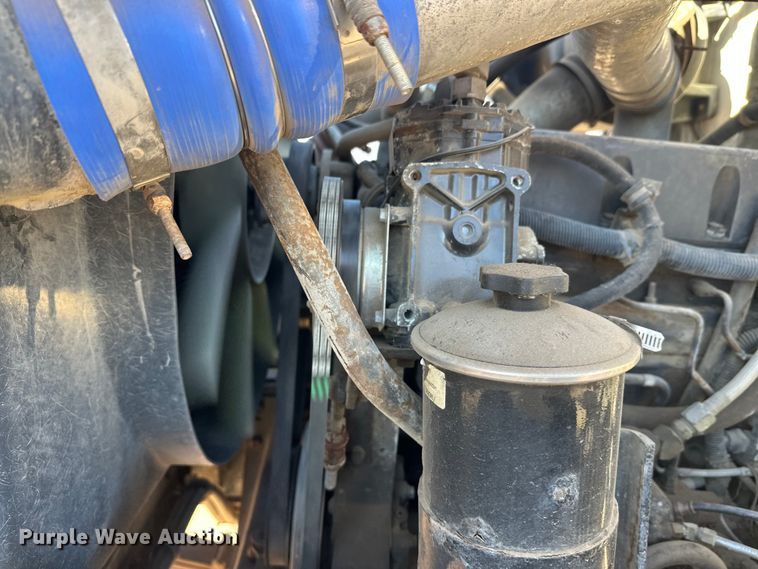 image for item DW4342 2002 International 5500i ready mix truck