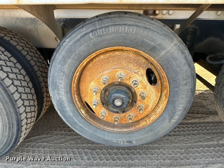 image for item DW4342 2002 International 5500i ready mix truck