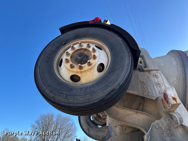 image for item DW4342 2002 International 5500i ready mix truck