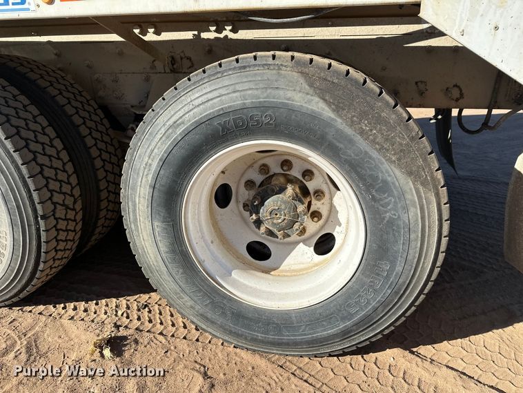 image for item DW4342 2002 International 5500i ready mix truck