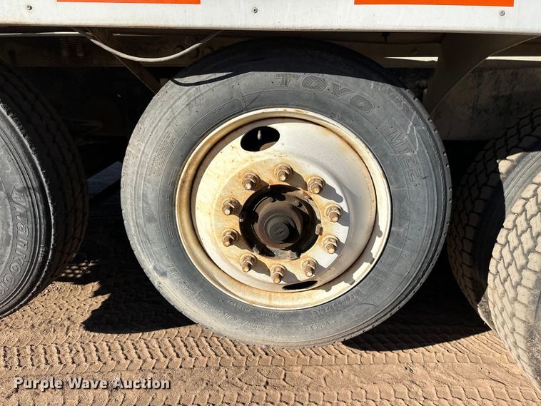 image for item DW4342 2002 International 5500i ready mix truck