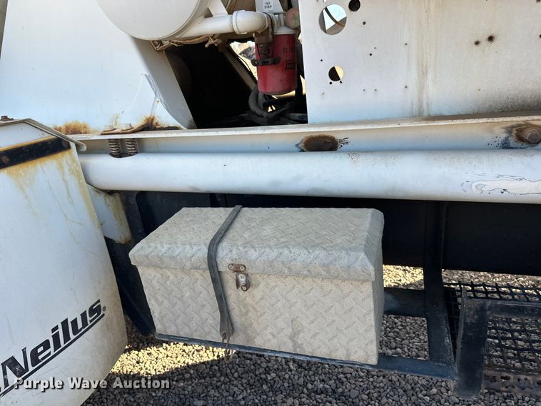 image for item DW4345 2000 International 5500i ready mix truck