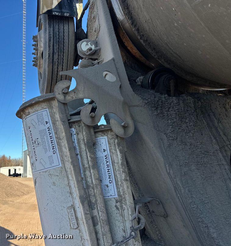 image for item DW4345 2000 International 5500i ready mix truck