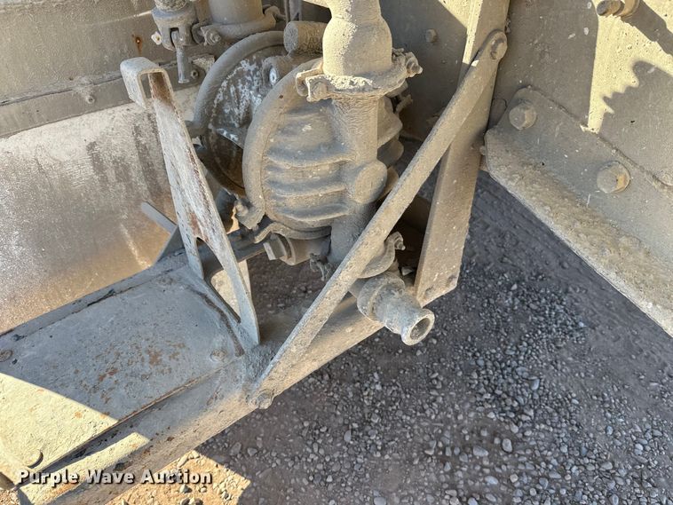 image for item DW4345 2000 International 5500i ready mix truck