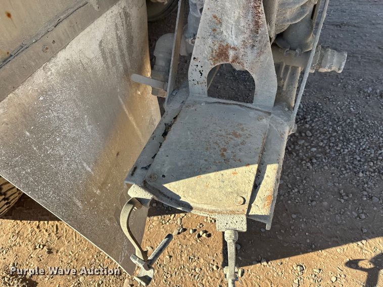 image for item DW4345 2000 International 5500i ready mix truck