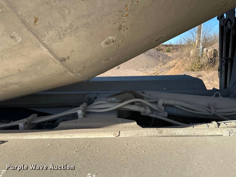 image for item DW4345 2000 International 5500i ready mix truck