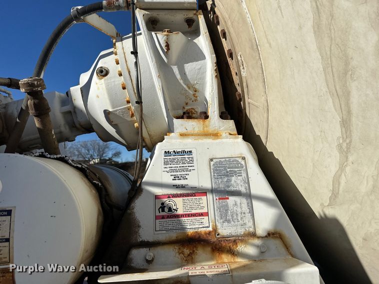 image for item DW4345 2000 International 5500i ready mix truck