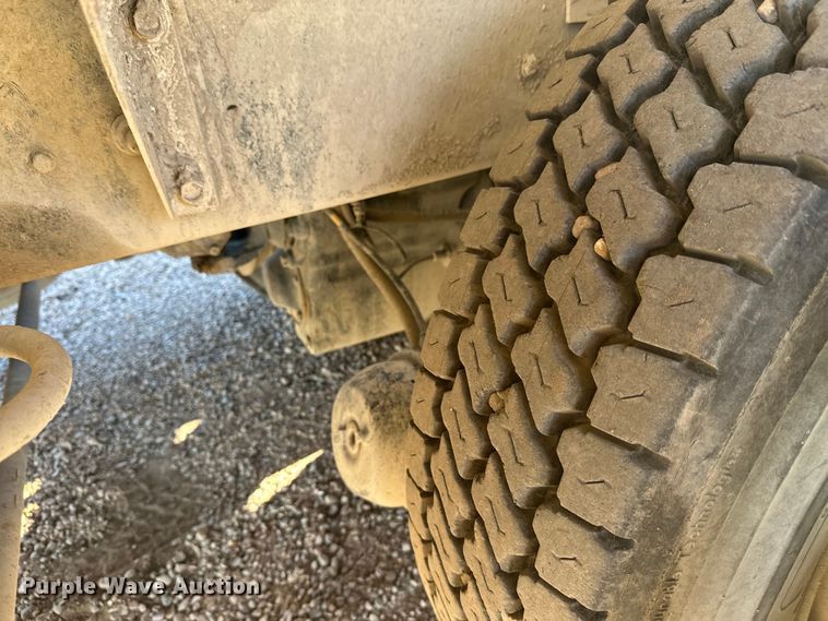 image for item DW4345 2000 International 5500i ready mix truck